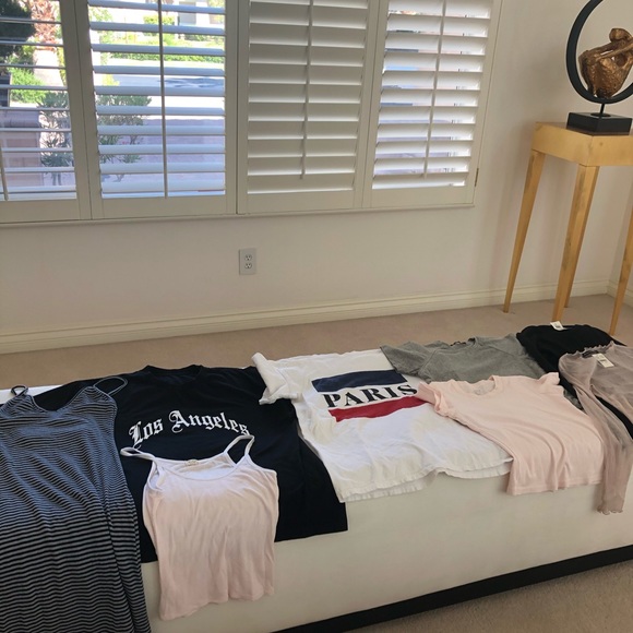 Lot of 8 Brandy Melville. Great condition! - Picture 6 of 7